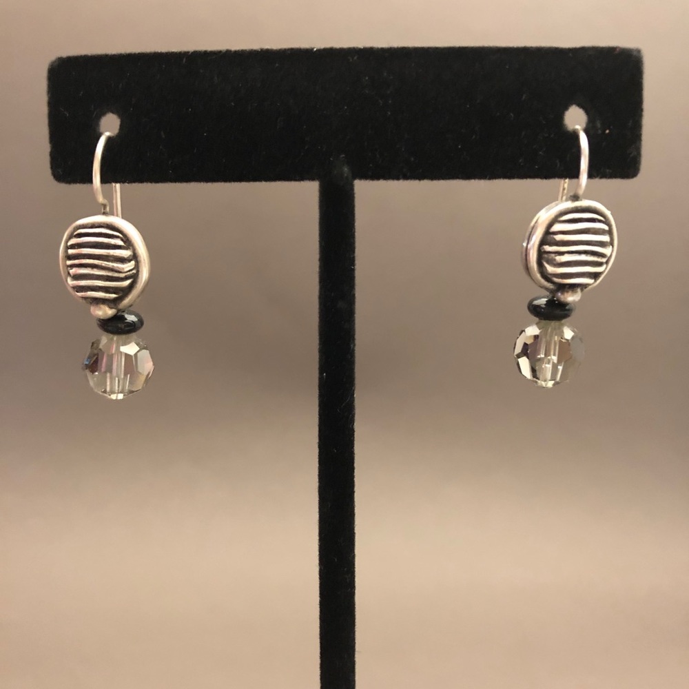 Silver/crystal earrings.